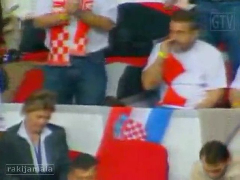 Milan Bandić kopa nos