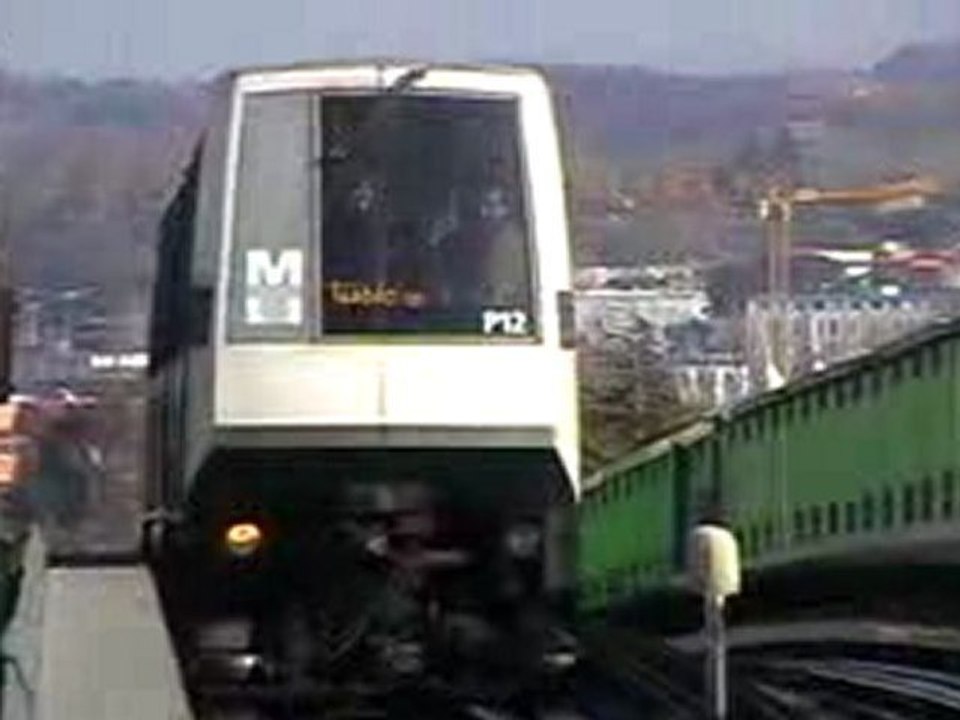 VAL206 : Arrivée à la station Jolimont sur la ligne A du métro de Toulouse