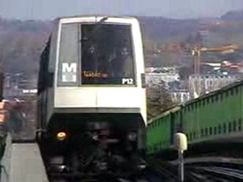 VAL206 : Arrivée à la station Jolimont sur la ligne A du métro de Toulouse