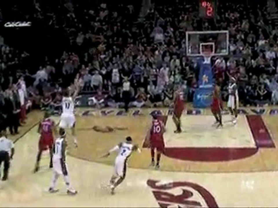 NBA Anderson Varejao knocks down his first career 3-pointer