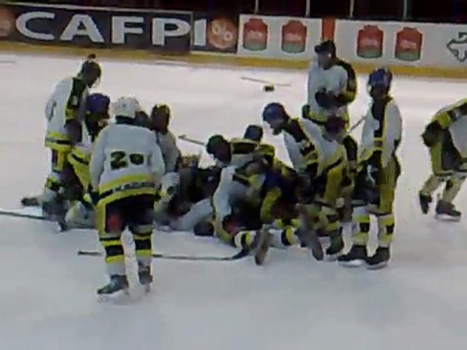 hockey tournoi U18 Amiens dec 2009 fin KADAN-ROUEN tir but