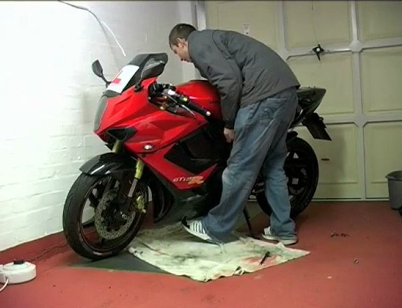 How To Remove The Hyosung Gt Gtr Fairings In One Video Dailymotion