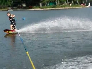 lucas  fait du wake 2