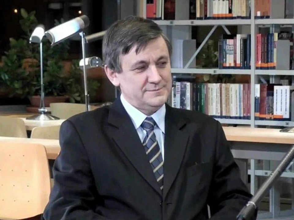 Między Nami - dr hab. Tadeusz Wallas, prof. UAM