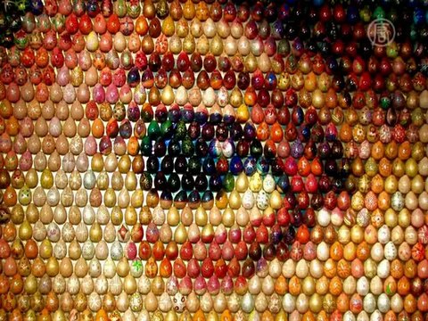 Панно из 15 тысяч пасхальных яиц представлено в Киеве