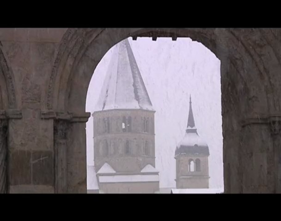 Il neige à Cluny... Bonne année 2010 !