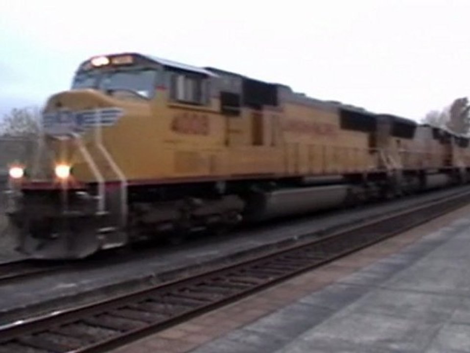 UP #4008 W/ a Short Manifest