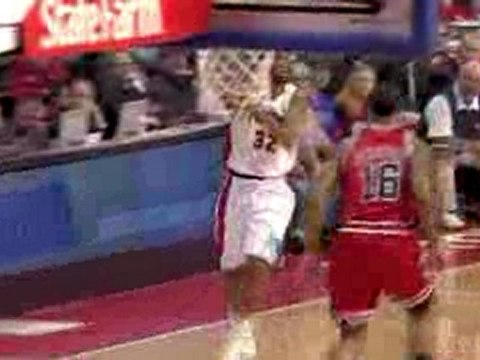 NBA Rip Hamilton leads Chris Wilcox with the nice pass and W
