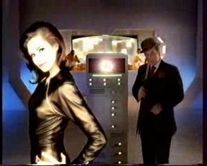 Pub SFR Parodie Chapeau melon et bottes de cuir