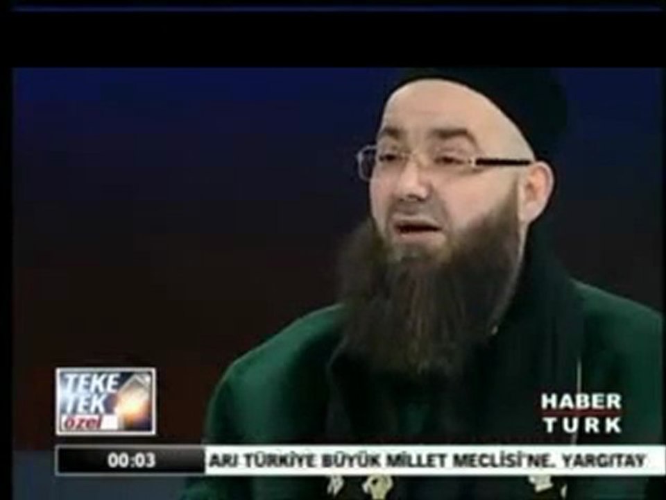 Cübbeli Ahmet Hoca helal olan her şeye biniyor