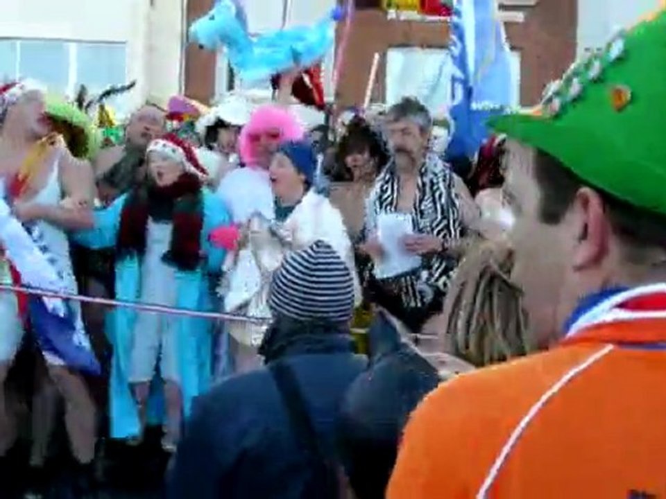 Le bain des "givrés" du 1er janvier 2010 Dunkerque