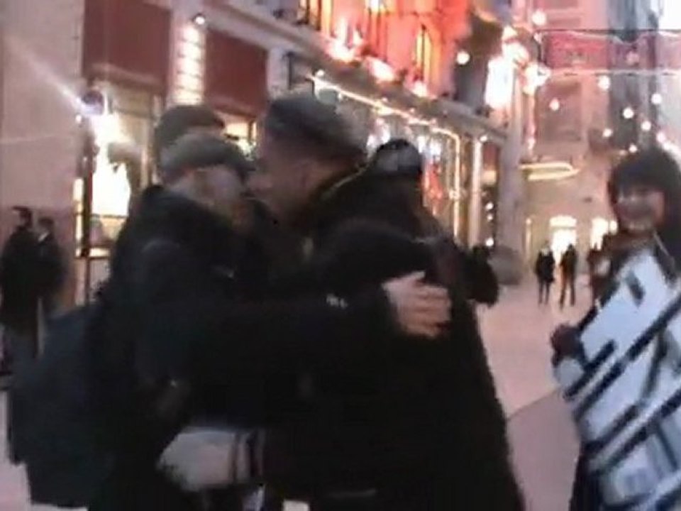 OVS On va s'biser+ free hugs