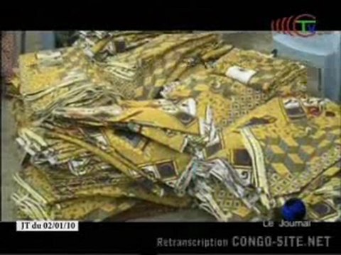 Don de pagnes aux mamans de Talangaï