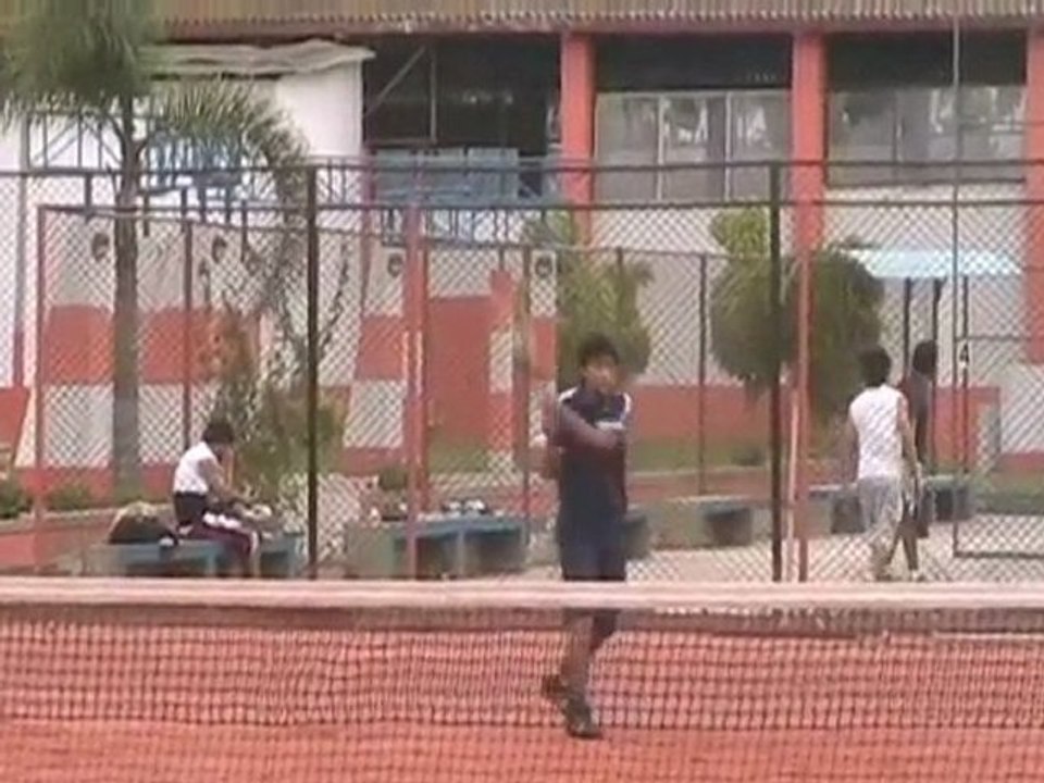Clases de Tenis de Bryan con el Profesor Roberto Zavala