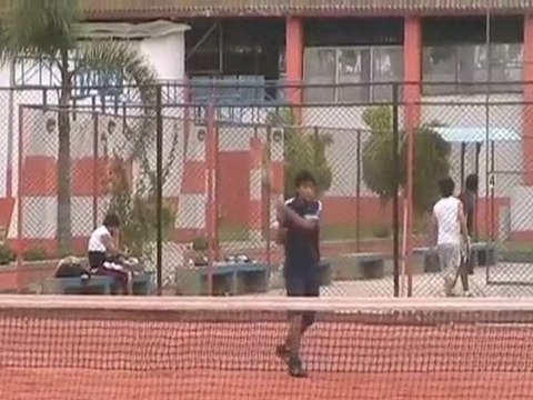 Clases de Tenis de Bryan con el Profesor Roberto Zavala