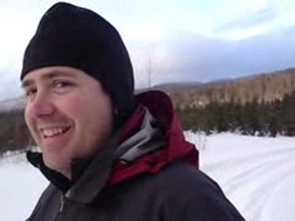 Panoramique avec la neige qui tombe dans le ciel de St-Donat