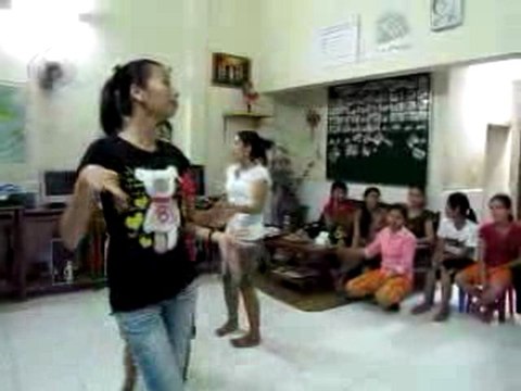 danse Khmers au foyers des étudiantes à Phnom Penh