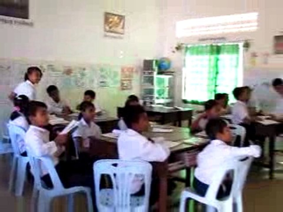 En cours avec Sambath, classe de rattrapage, Battambang.