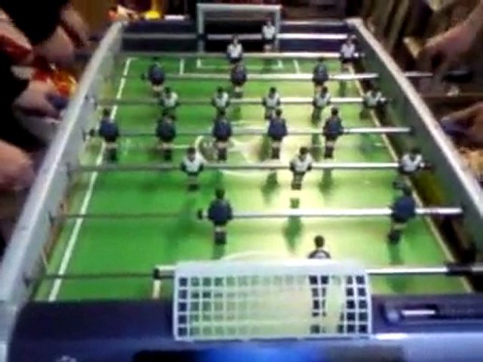 4 filles et 1 babyfoot