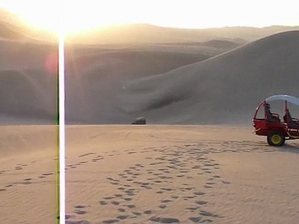 Buggy dans les dunes de Huacachina