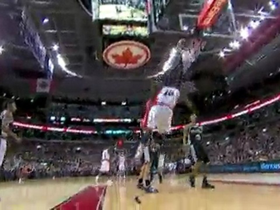 NBA Sonny Weems connects with Amir Johnson on the alley-oop