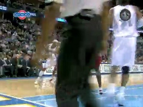 NBA Kenyon Martin gets inside for the two-handed flush and t