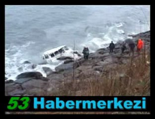 TRABZON'DA MİNİBÜS DENİZ UÇTU: 2 ÖLÜ, 15 YARALI