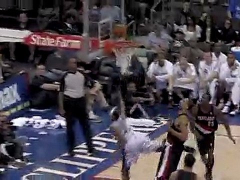 NBA Baron Davis spins and glides to the hoop for the tough l