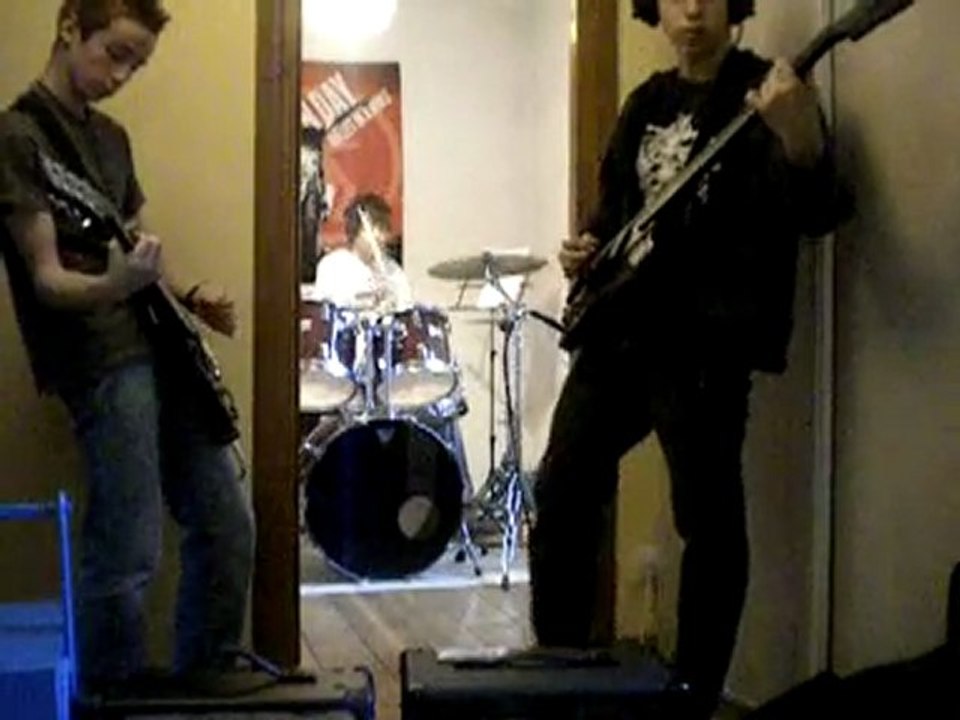 Stop To Dream!-Holiday(Guitare,Basse et Batterie)