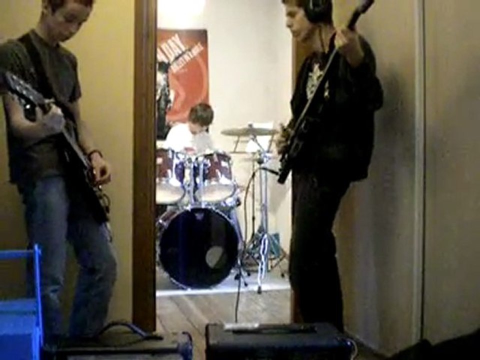 Stop To Dream!-Pretty Fly (Guitare,Basse Batterie)