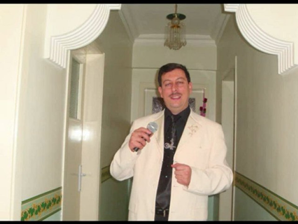 NAZLI BİR ÇİÇEK GİBİ--EFSANE MÜFTÜ ADNAN ZEKİ BIYIK OKUYOR..