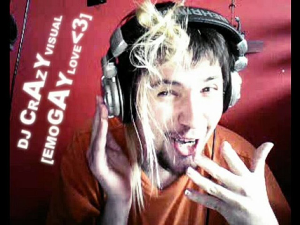 17 - DJ CrazyVisual ~ EmoGayLove