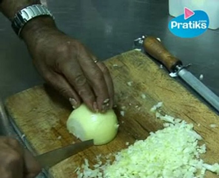 Comment ciseler ou émincer un oignon