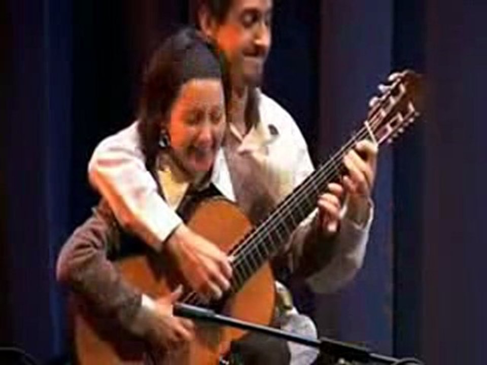 Guitare a quatre mains