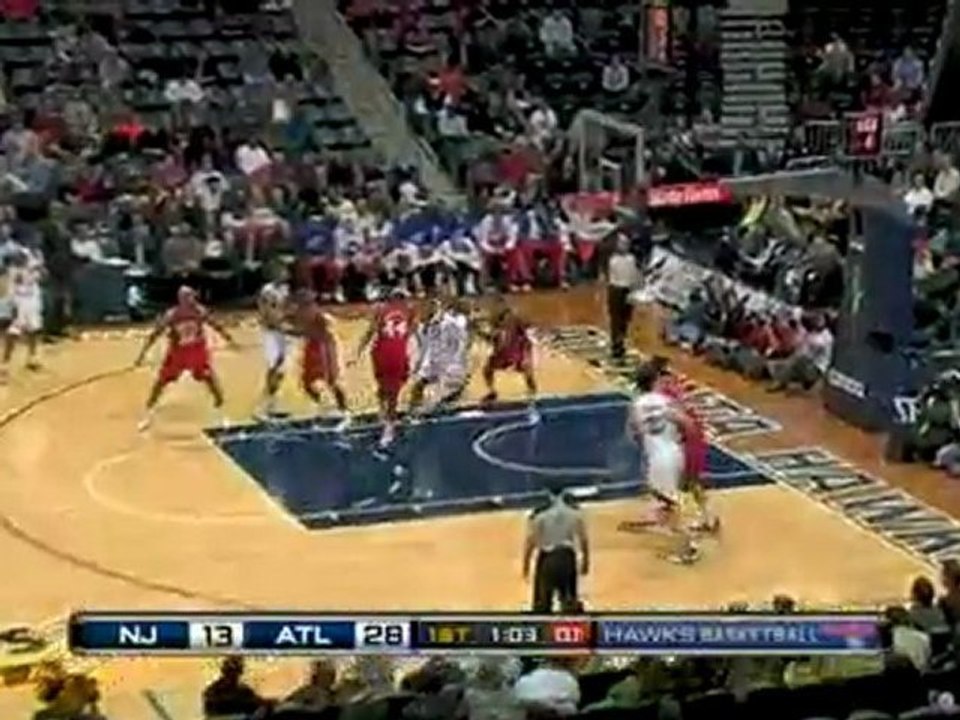 NBA Jamal Crawford cuts through the defense for the score at
