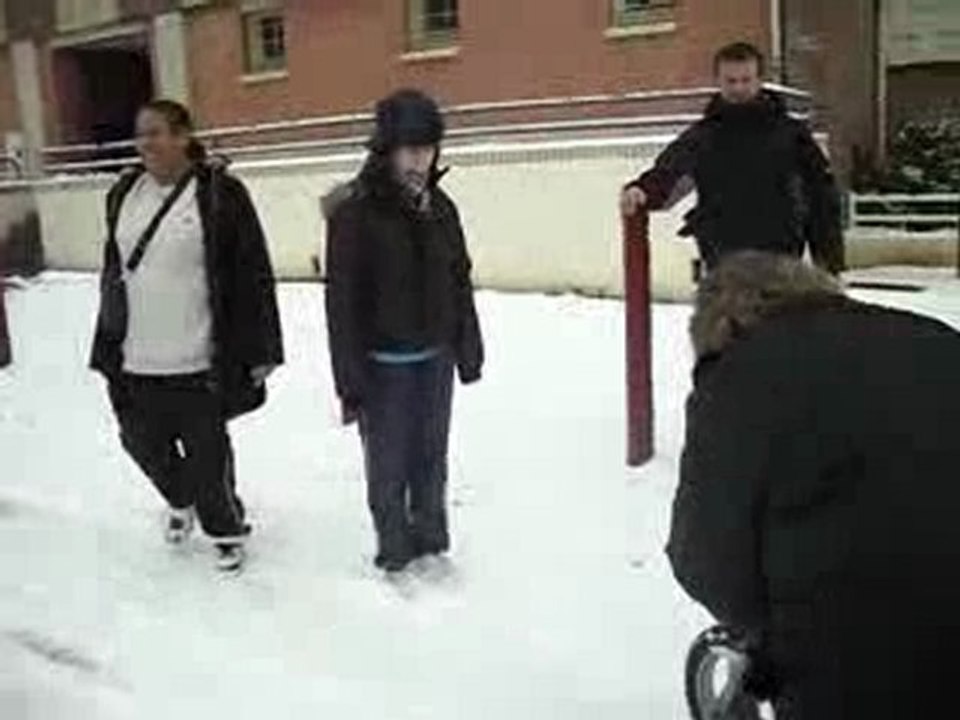 mon tii bébé qui fait dla moto !