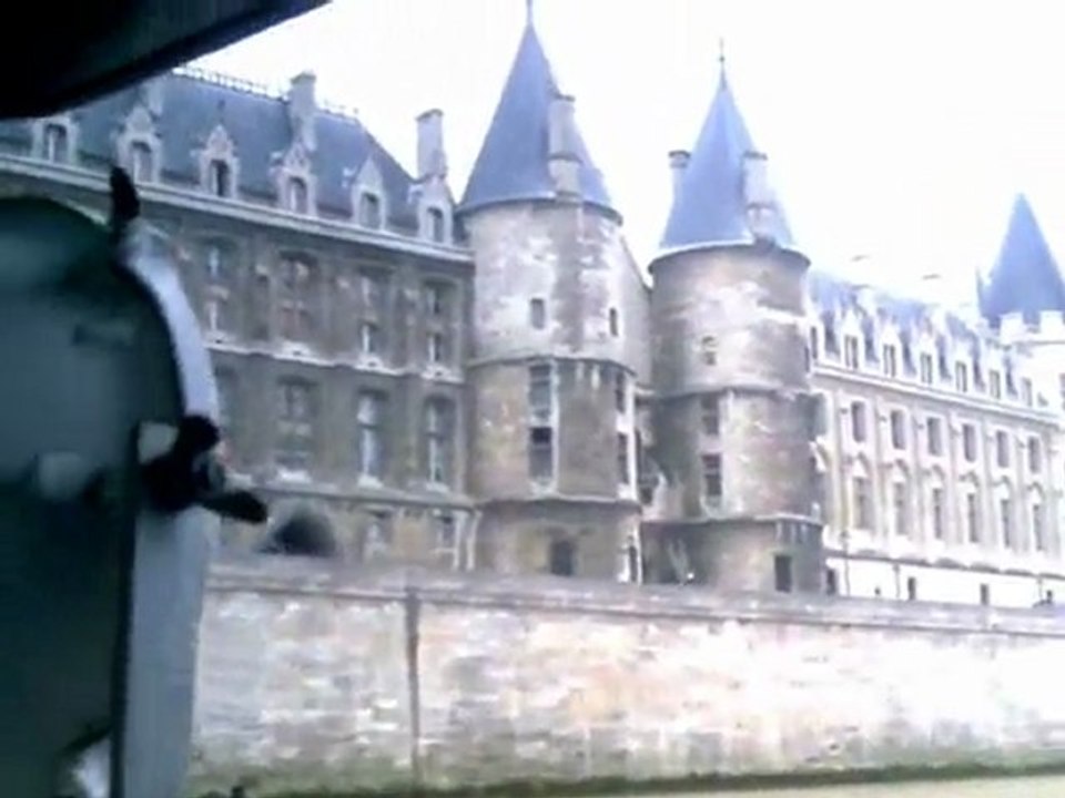 La traversée de Paris en bateau