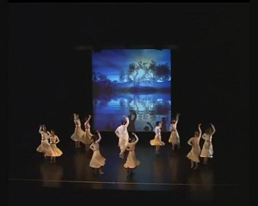 Chorégraphie Bollywood extraite de "La Boîte de Pandore"