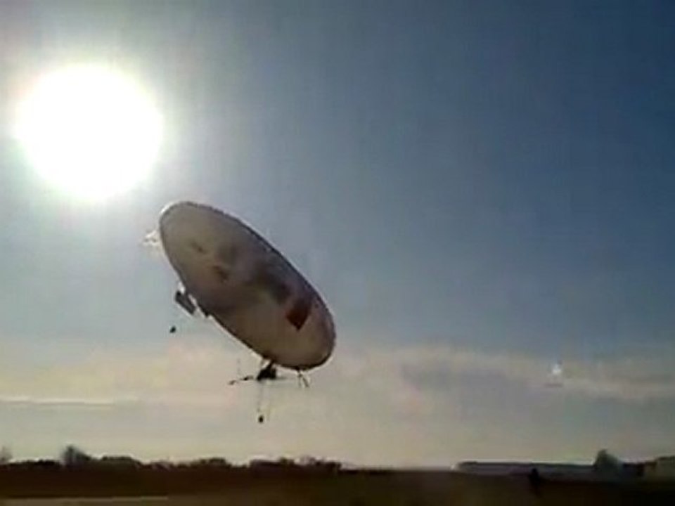 Vol d'essai du dirigeable à énergie solaire Nephelios