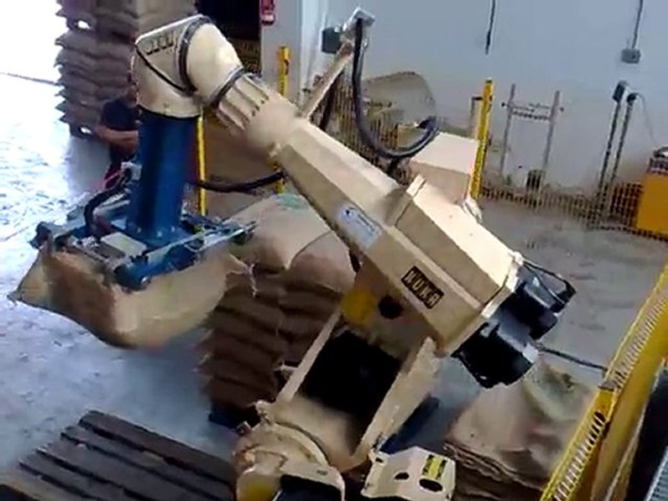 Erregi 2 Industriale impianto robot KUKA taglio sacchi caffè