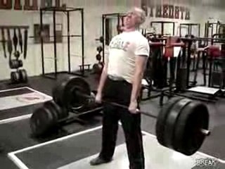 culturista solleva 150 kg e poi sviene