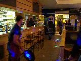 Petite partie de badminton au Café du Centre Fleurance
