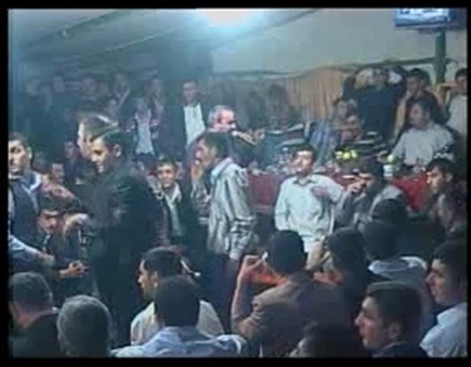16 Soz deyenler meydana bir-bir gelir_by_Meyxana.Net