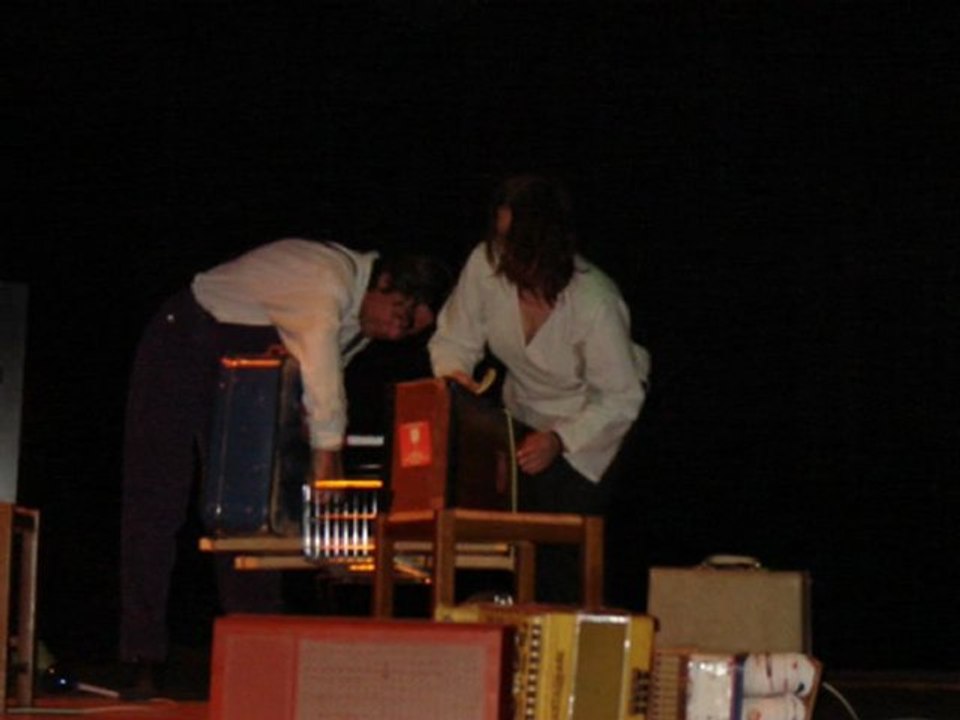 "En spectacle et à la maison..."