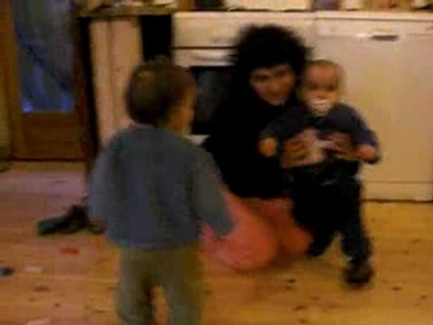 Nos deux aventuriers en marche Les premiers vrais pas de Noé