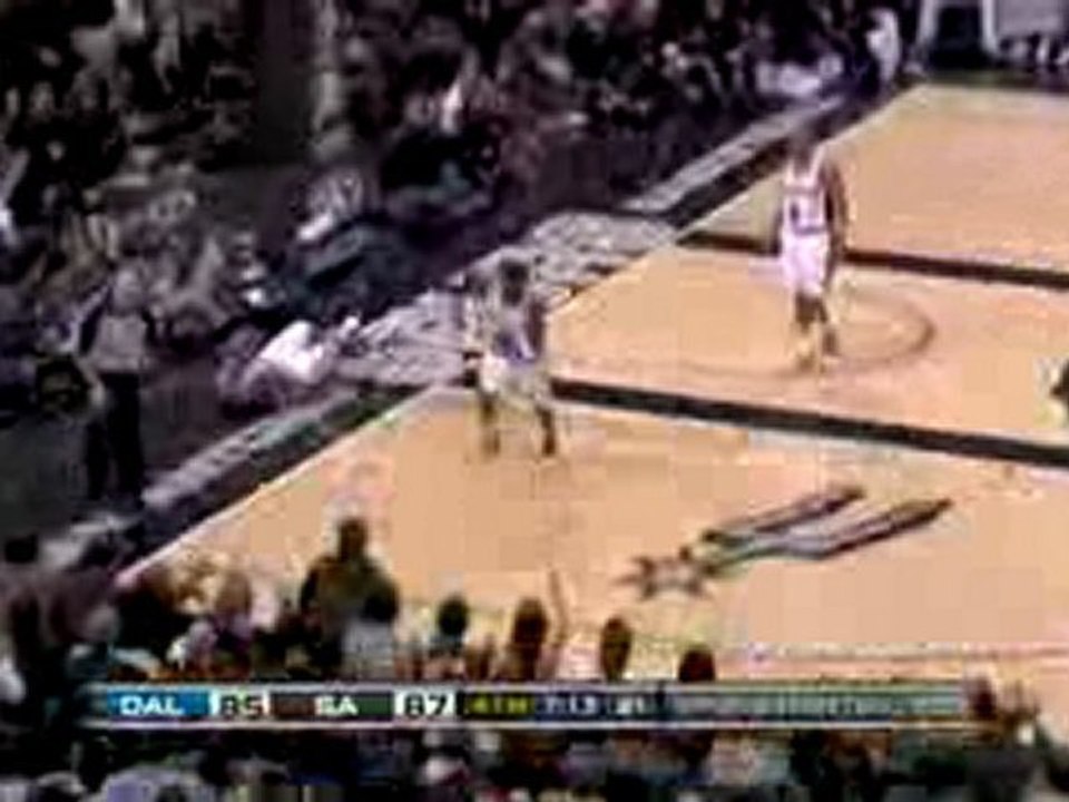 NBA Richard Jefferson chases down Jason Terry for a big bloc
