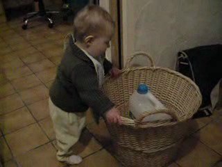 Axel marche avec panier