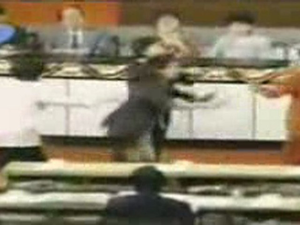 -BASTON Parlement TAIWAN