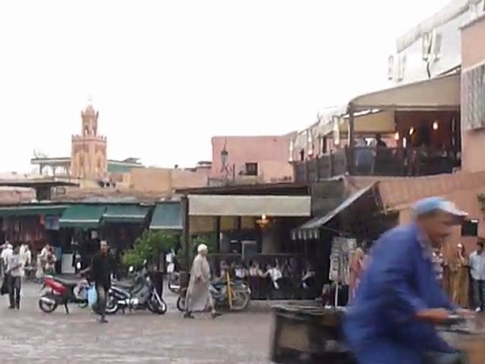 Appel à la prière place jamal efna Marrakech