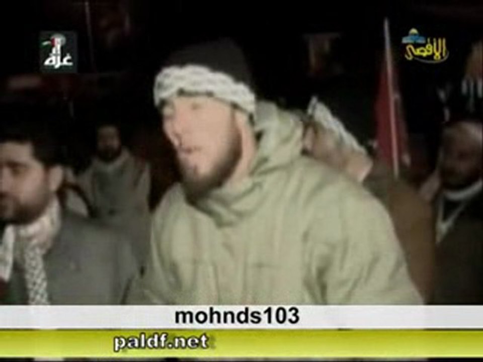 لمن له قلب .. شاب تركي للجنود المصريين